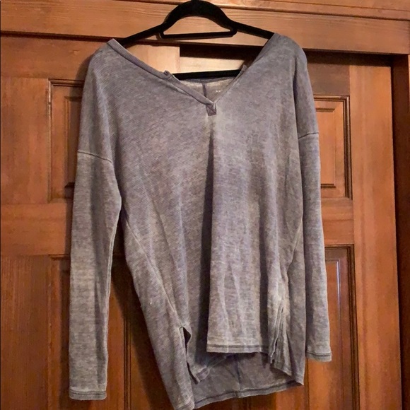 Tops - Long sleeve American Eagle shirt